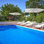 Elegant In With Private Pool Ližnjan
