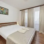 Villa Elegant In With Private Pool Ližnjan