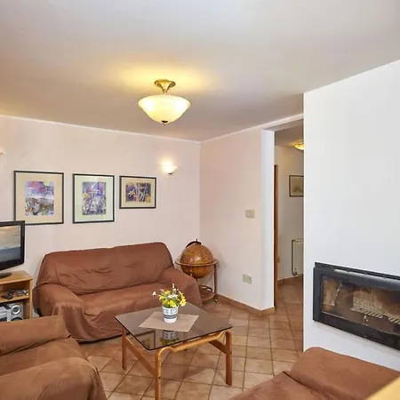 Elegant In With Private Pool Ližnjan