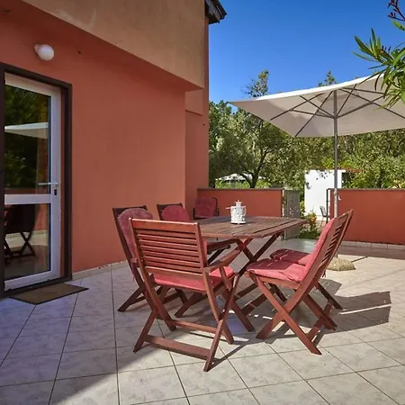 Elegant In With Private Pool וילה Ližnjan
