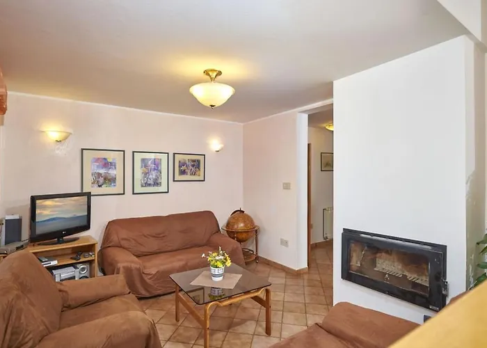 Elegant In With Private Pool Ližnjan