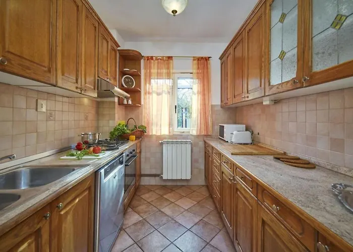 Villa Elegant In With Private Pool Ližnjan