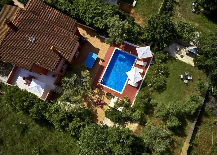 Villa Elegant In With Private Pool Ližnjan