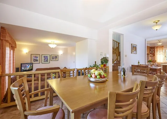 Villa Elegant In With Private Pool Ližnjan