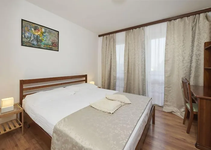 Villa Elegant In With Private Pool Ližnjan