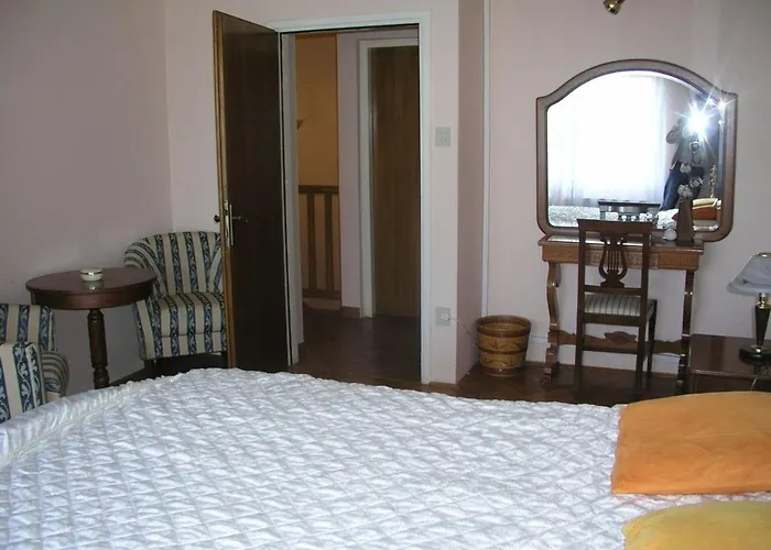 Elegant In With Private Pool Ližnjan