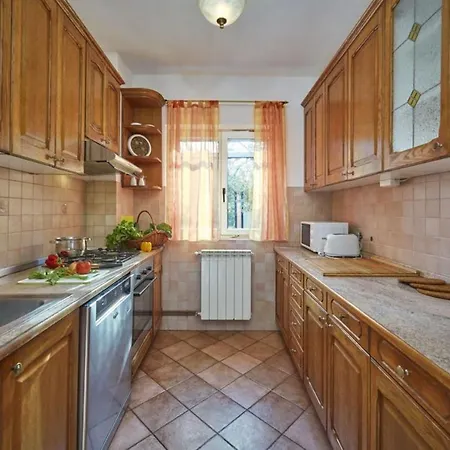 Villa Elegant In With Private Pool Ližnjan