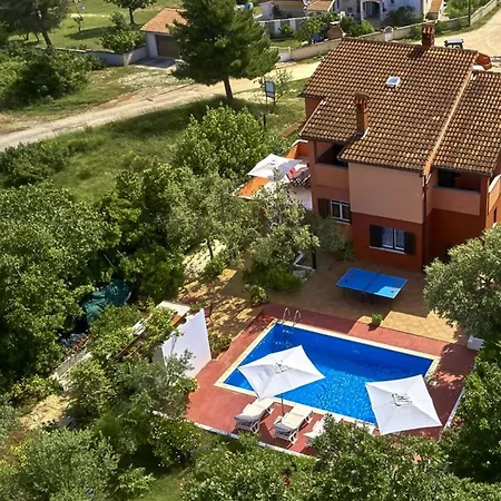 Villa Elegant In With Private Pool Ližnjan